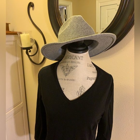 LN UNIVERSAL THREAD HAT 3” BRIM. 13” L x 12”W. 100% POLYESTER. - Picture 9 of 13